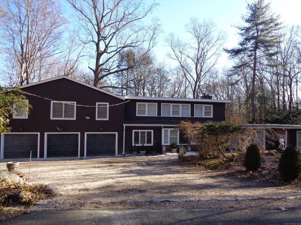 158 Eagle Dr in Stamford, CT - Building Photo