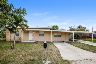 2418 SW 6th Ct in Fort Lauderdale, FL - Building Photo