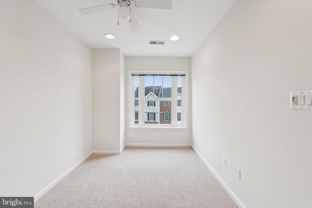 8968 Brewer Creek Pl in Manassas, VA - Building Photo
