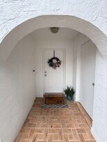 910 Big Tree Rd in South Daytona, FL - Building Photo