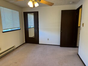 950 SW Harrier Cir in Oak Harbor, WA - Building Photo - Building Photo