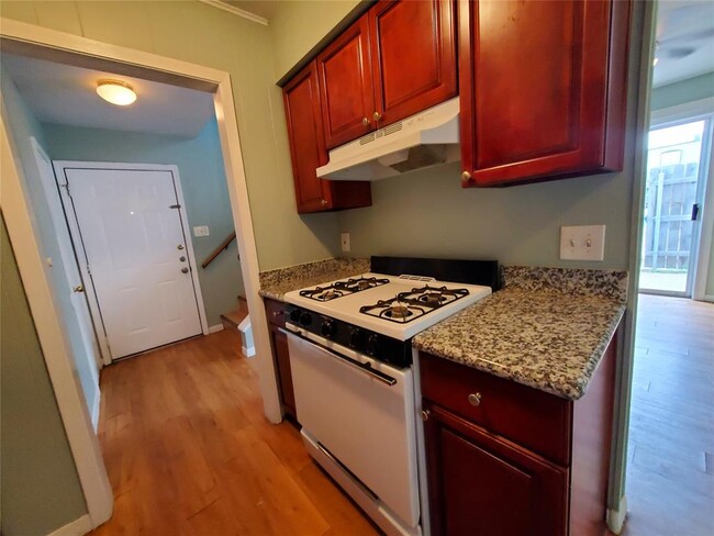 2206 Mission Hill Dr in Austin, TX - Building Photo - Building Photo