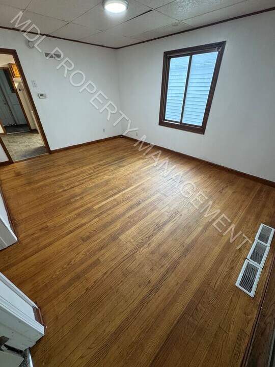 3326 Court St in Saginaw, MI - Building Photo