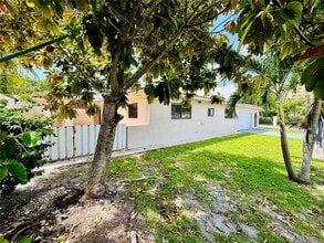 201 SW 40th Ave in Coral Gables, FL - Building Photo - Building Photo