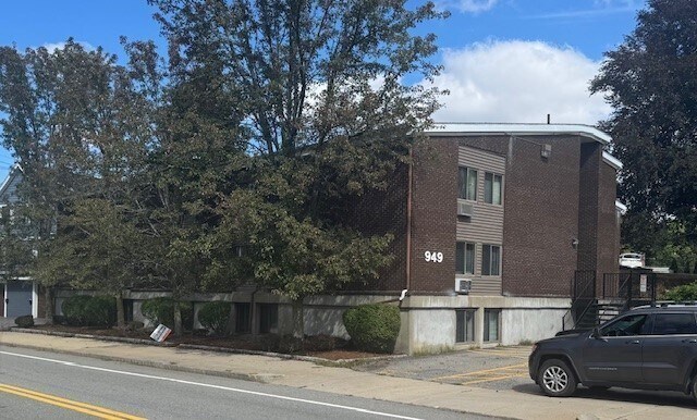 949 Main St in Woburn, MA - Foto de edificio