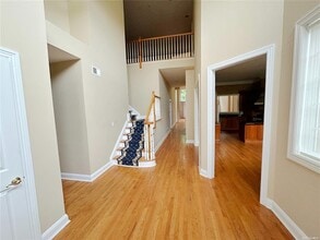 18 Wilkshire Cir in Manhasset, NY - Building Photo - Building Photo