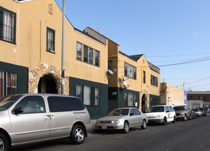 807 43rd St in Los Angeles, CA - Building Photo - Building Photo