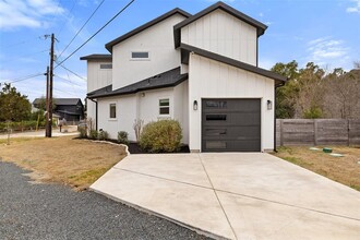 18200 Fair Ln in Jonestown, TX - Building Photo - Building Photo