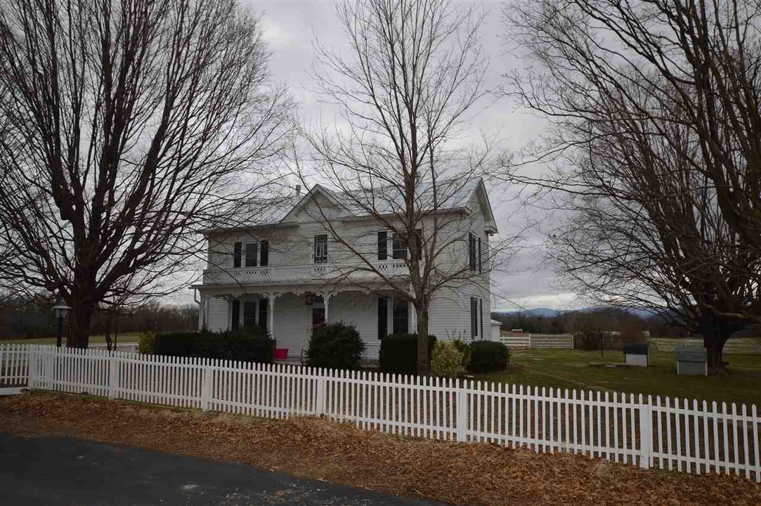 10708 White Rose Rd in Elkton, VA - Building Photo