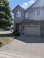 40 Dartmouth Gate in Hamilton, ON - Building Photo