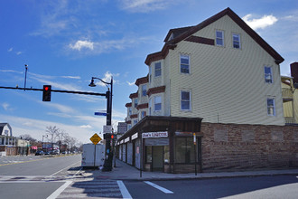 160 Broadway in Somerville, MA - Foto de edificio - Building Photo