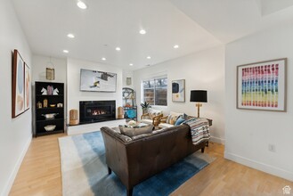 2477 S 700 E, Unit D2 in Salt Lake City, UT - Building Photo - Building Photo