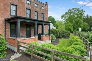 2406 Upper Ridge Rd in Perkiomenville, PA - Building Photo