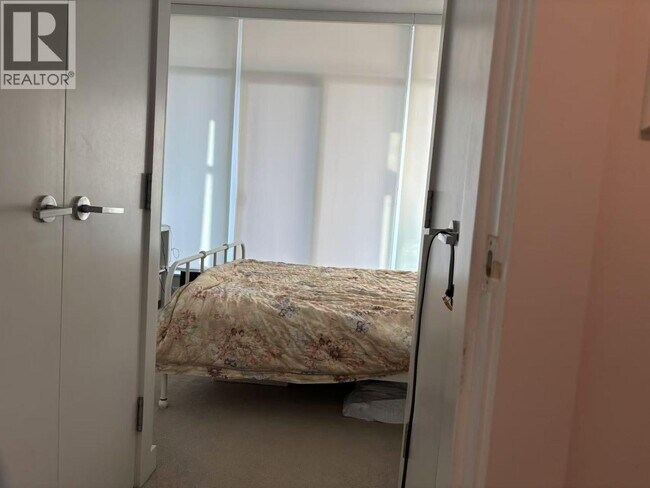 4688 Kingsway in Burnaby, BC - Building Photo - Building Photo