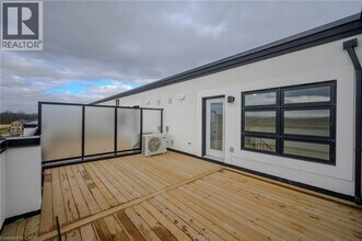 1565 Rose Way in Milton, ON - Building Photo - Building Photo