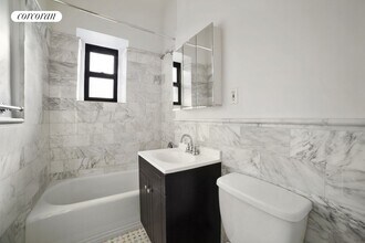 57 W 75th St in New York, NY - Building Photo - Building Photo