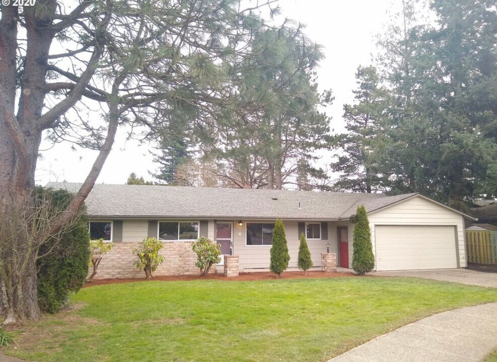 673 SW 20th Cir in Troutdale, OR - Building Photo