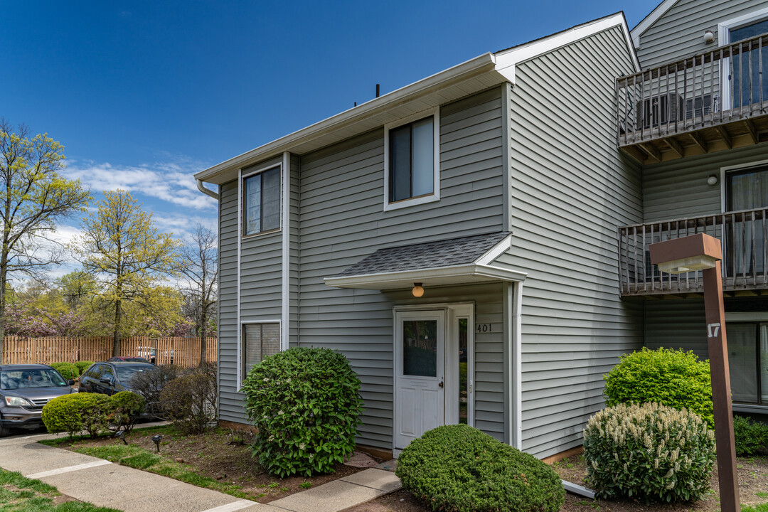 165 Essex Ave in Metuchen, NJ - Building Photo