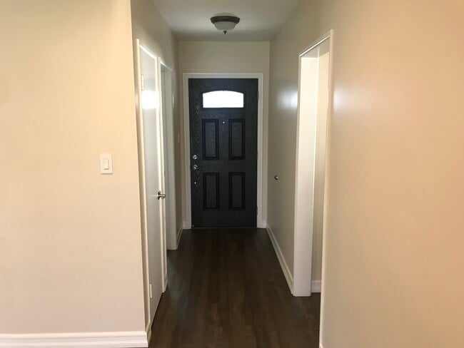 8950 Etiwanda Ave in Northridge, CA - Building Photo - Building Photo
