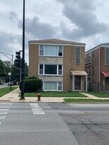 5801 W Addison St in Chicago, IL - Building Photo