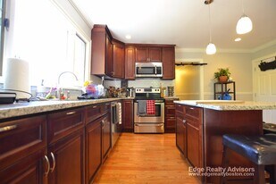 33 Bigelow St, Unit 1 in Boston, MA - Building Photo