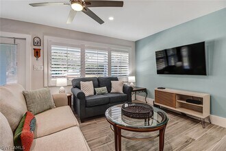 3470 Lakeview Dr in Naples, FL - Building Photo - Building Photo