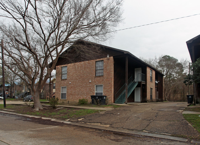 1652 Cedar Lakes Dr in Baton Rouge, LA - Building Photo - Building Photo