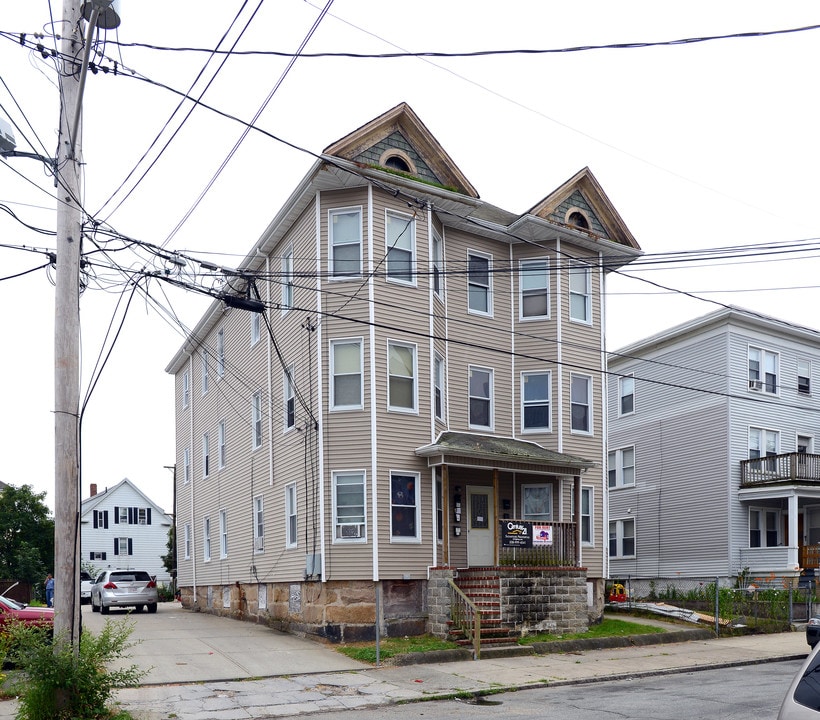 220 Phillips Ave in New Bedford, MA - Building Photo