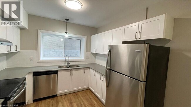 540 King St E in Hamilton, ON - Building Photo - Building Photo