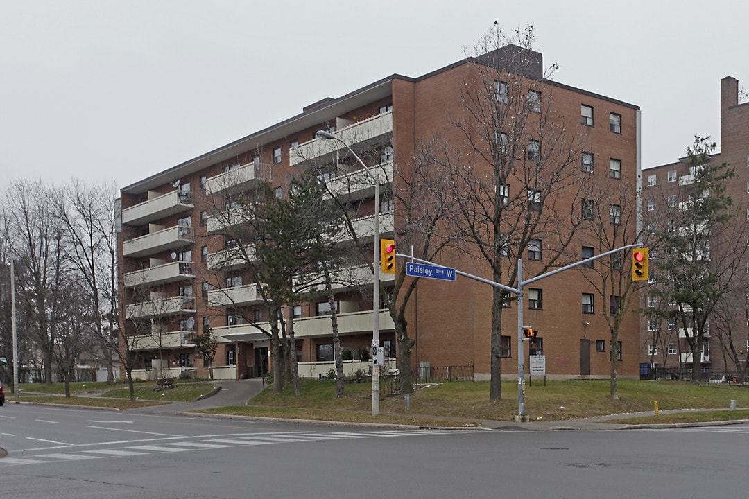 Parkview Apartments in Mississauga, ON - Building Photo