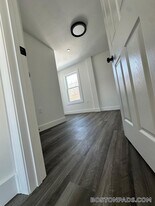 211 S Main St, Unit 13 in Clinton, MA - Building Photo