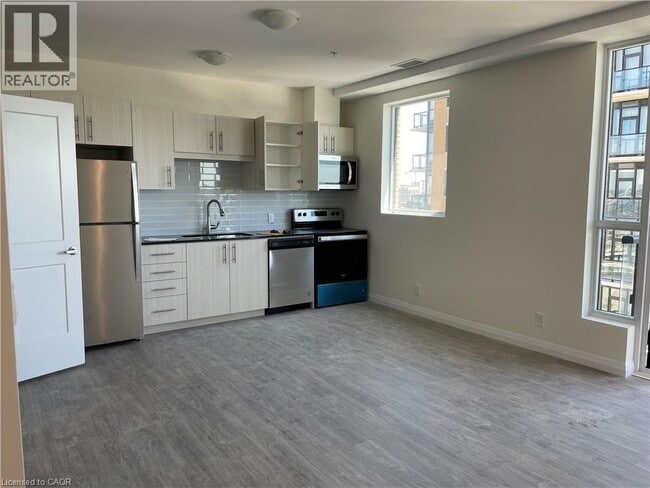 104 Garment St in Kitchener, ON - Building Photo - Building Photo