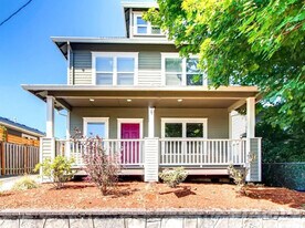 7321 NE 8th Ave, Unit A in Portland, OR - Building Photo