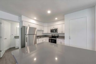 The Arbor Collection in Fresno, CA - Building Photo