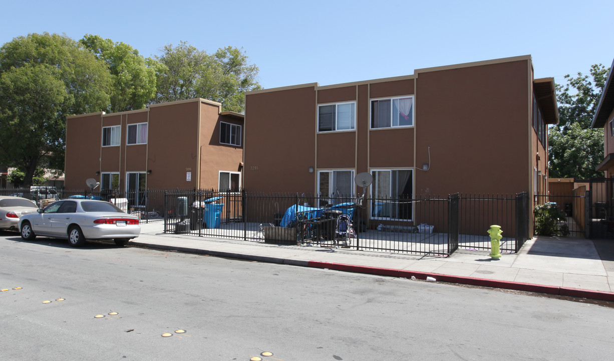 3290-3296 Rolison Rd in Redwood City, CA - Foto de edificio