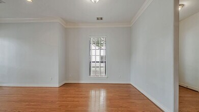 9134 Lakes At 610 Dr in Houston, TX - Building Photo - Building Photo