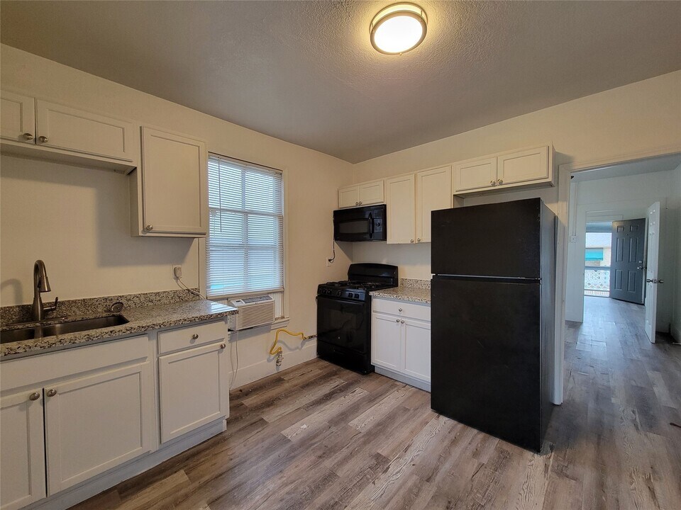 3913 Winnie St in Galveston, TX - Building Photo