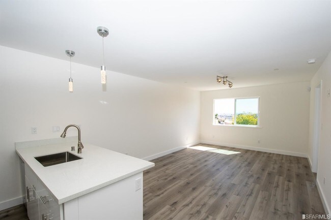 3933 Mission St-Unit -4 in San Francisco, CA - Foto de edificio - Building Photo