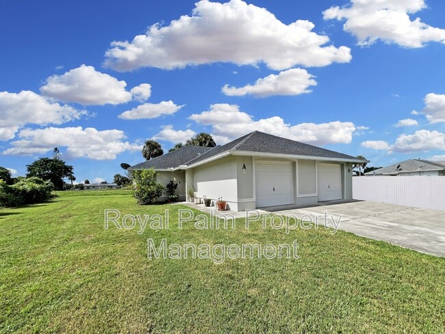 201 Schoolside Dr in Lehigh Acres, FL - Building Photo - Building Photo