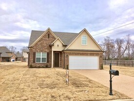 82 Clear Springs Dr in Oakland, TN - Building Photo