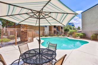 Shadowbrook in Las Vegas, NV - Building Photo - Building Photo