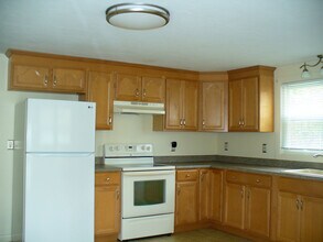 216 5th St, Unit 1 in Leominster, MA - Building Photo - Building Photo