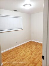 3343 Ward Ave, Unit A in Bremerton, WA - Foto de edificio - Building Photo