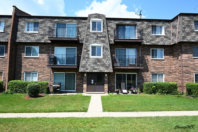 9381 Bay Colony Dr