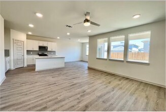113 New Hampton Wy in San Marcos, TX - Building Photo - Building Photo