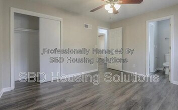 10325 Smalley Ave in Kansas City, MO - Building Photo - Building Photo