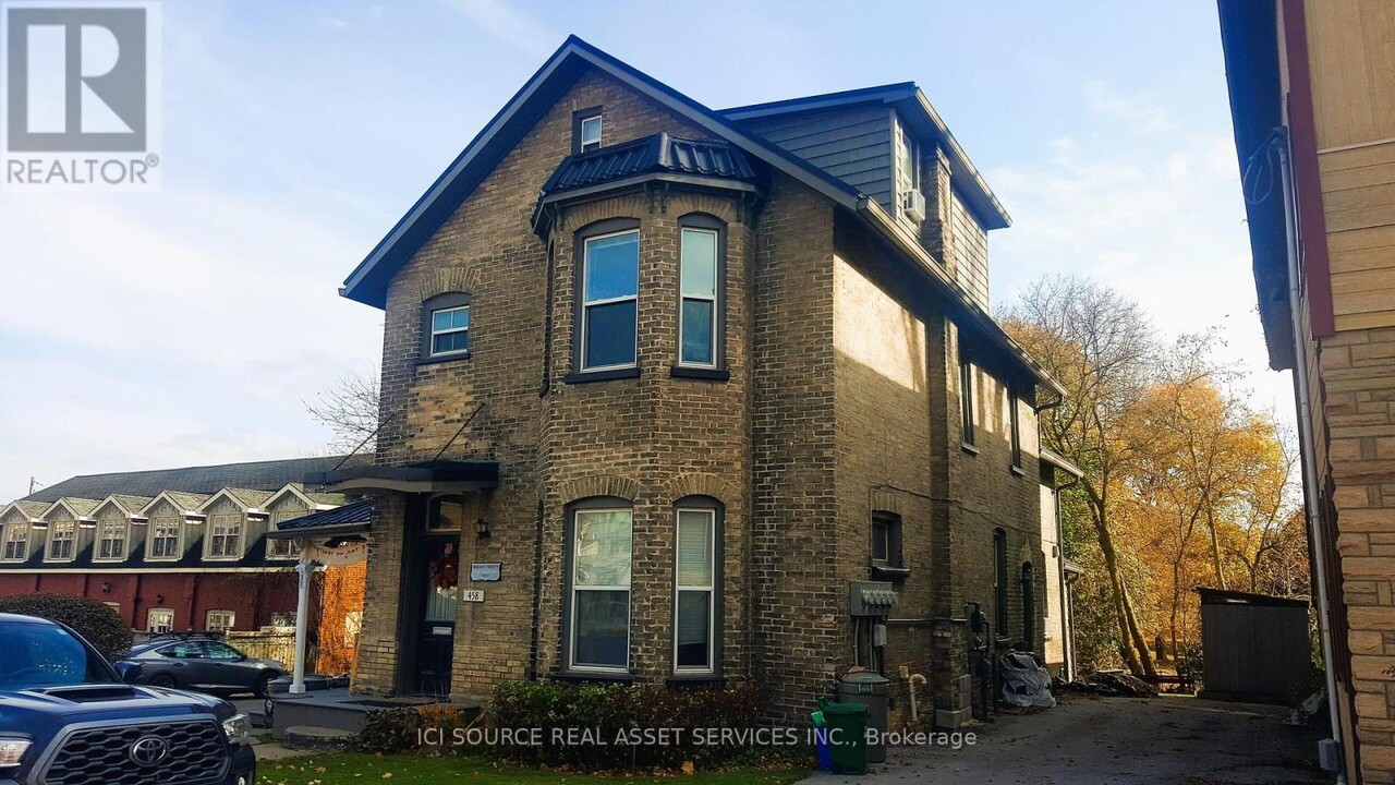 458-458 Timothy St in Newmarket, ON - Building Photo