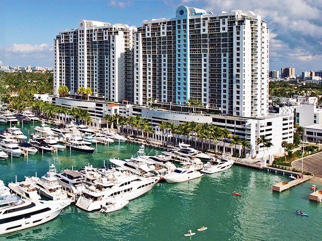 1800 Sunset Harbour Dr, Unit 1915 in Miami Beach, FL - Building Photo