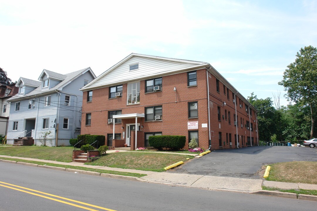 129 W Grand St in Elizabeth, NJ - Foto de edificio