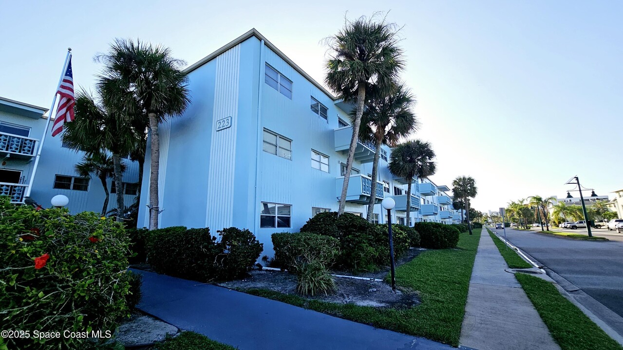 223 Columbia Dr in Cape Canaveral, FL - Building Photo